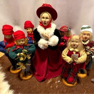 SET VICTORIAN FAMILY CHRISTMAS CAROLERS ELEGANT LADY BOYS GIRLS SINGER FIGURINES